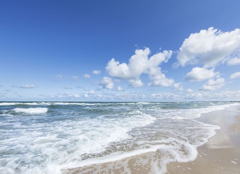 Strandhotel Dünenmeer in Ostseebad Dierhagen with ocean waves on a sandy beach