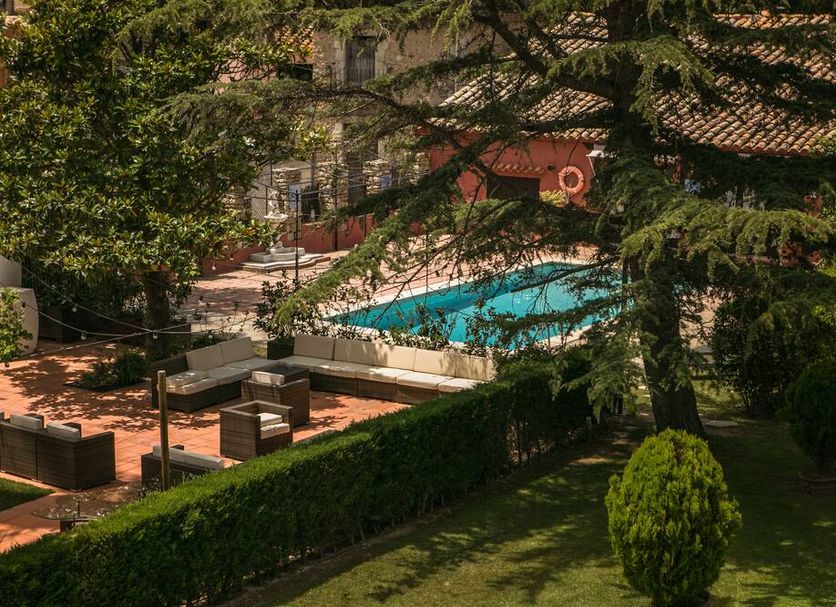 Rvhotels Palau Lo Mirador in Torroella de Montgrí with outdoor pool and garden terrace