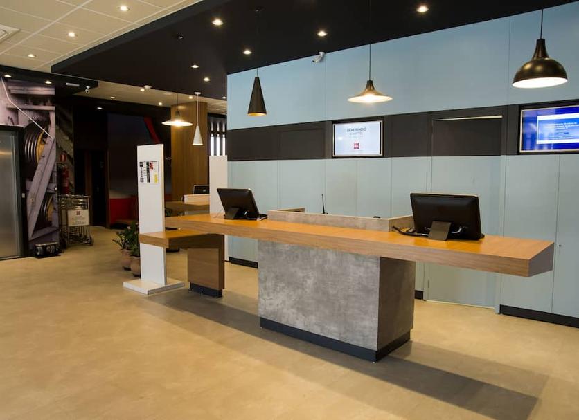 Front desk Photo