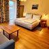 Haus Friedrichsburg in Bad Hofgastein: guest room with double bed, sofa, coffee table and balcony doors