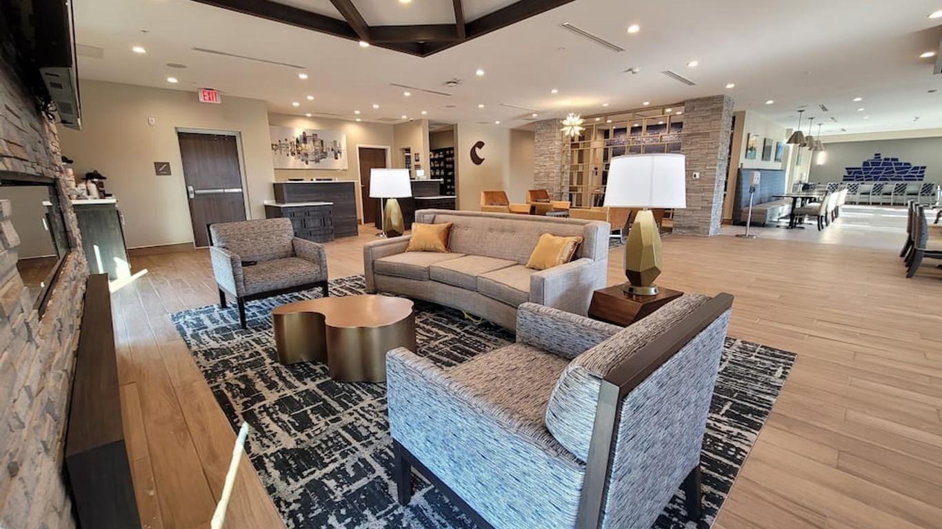 Comfort Inn & Suites Jacksonville - Orange Park Near Naval Air Station