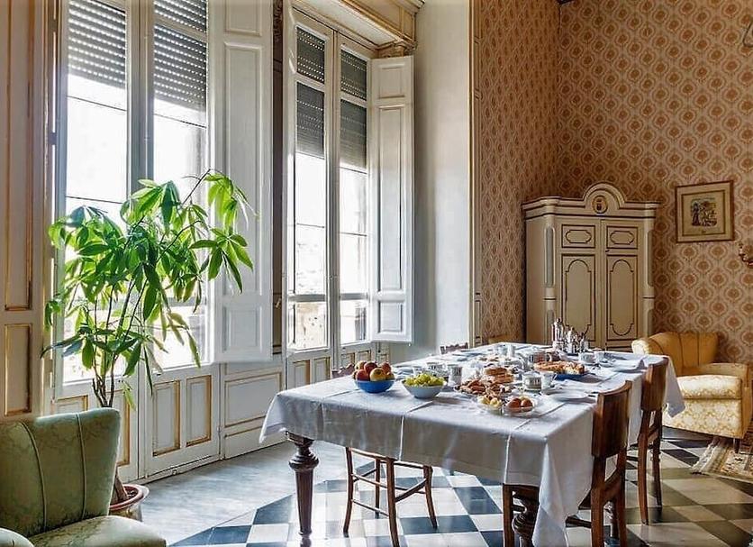 Dining room Photo
