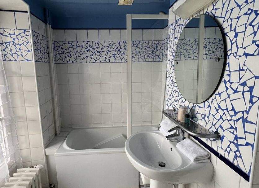 Les Bords de Seine in La Roche-Guyon bathroom with tub, pedestal sink and blue mosaic tile accents