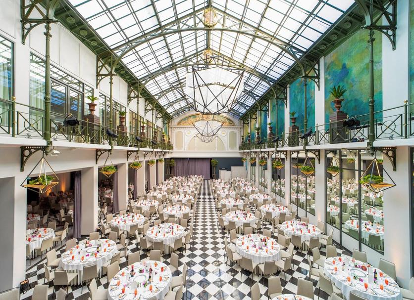 Banquet hall Photo