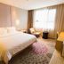 Lavande Hotel Yichang Baota River Wanda guest room with king bed, window and seating area