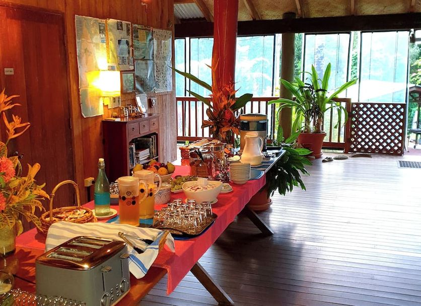 Mungumby Lodge, Helenvale: breakfast buffet setup in a wood-paneled dining room with forest views