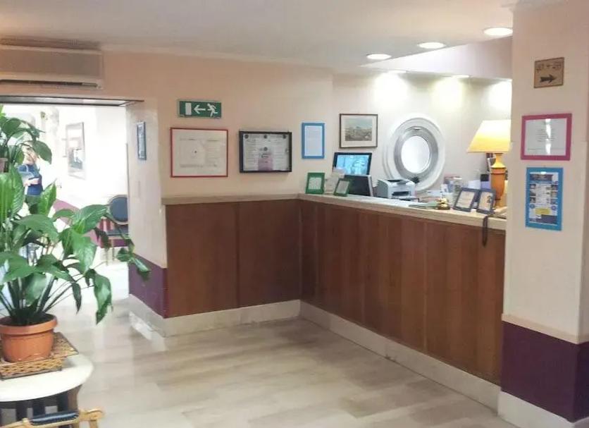 Front desk Photo