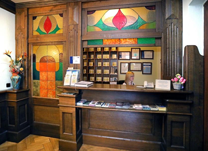 Front desk Photo