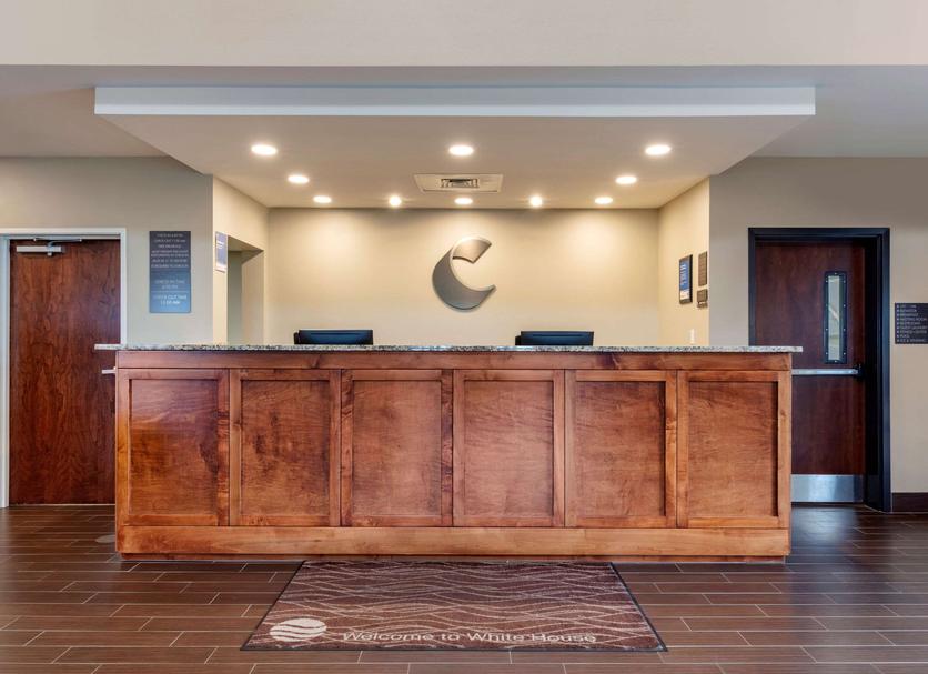 Front desk Photo