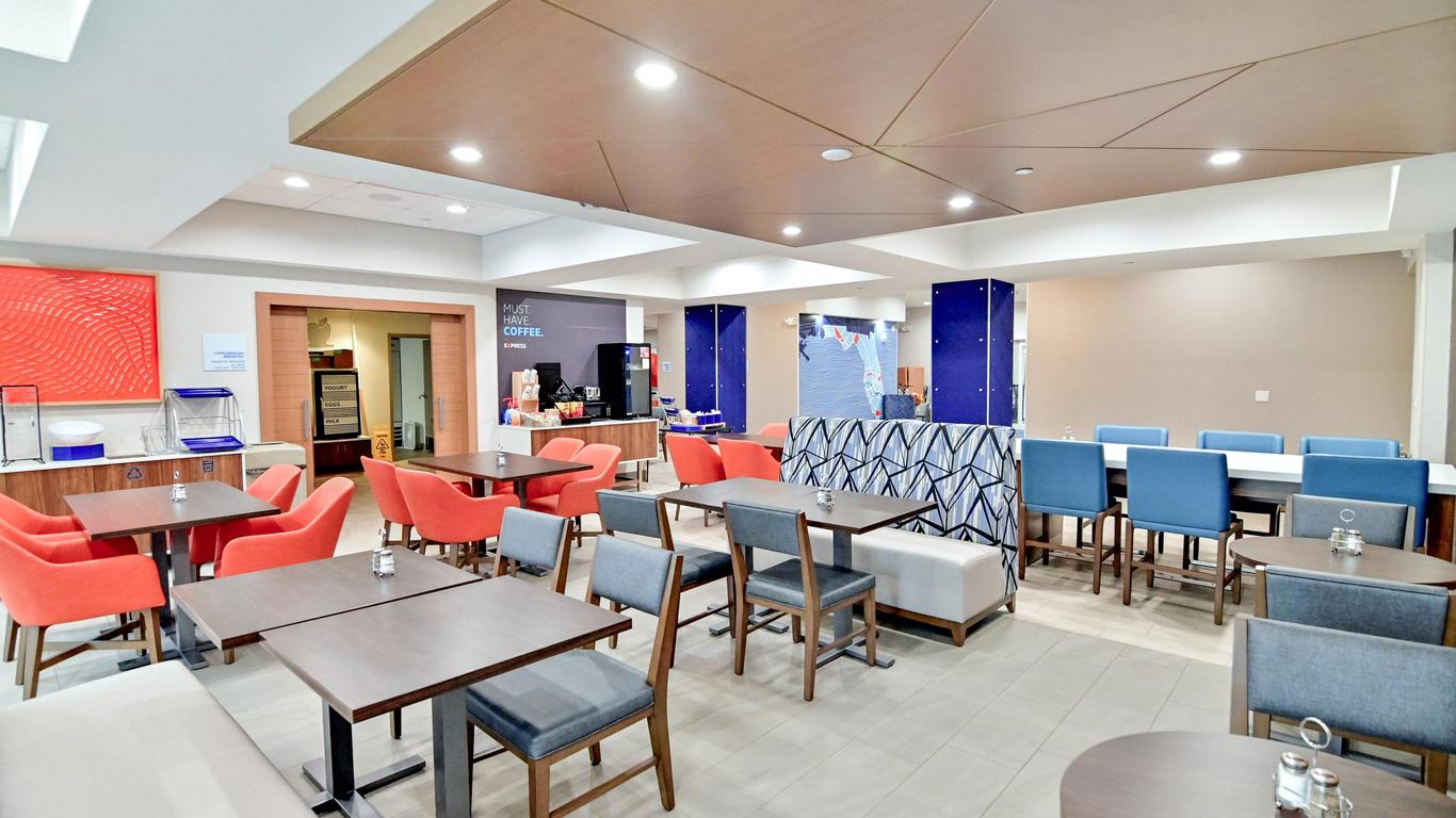Holiday Inn Express & Suites Palm Coast - I-95