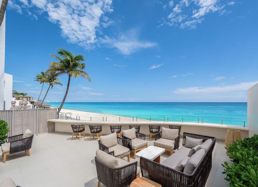 Gr Solaris Caribe - All Inclusive in Cancún with beachfront terrace seating and ocean view