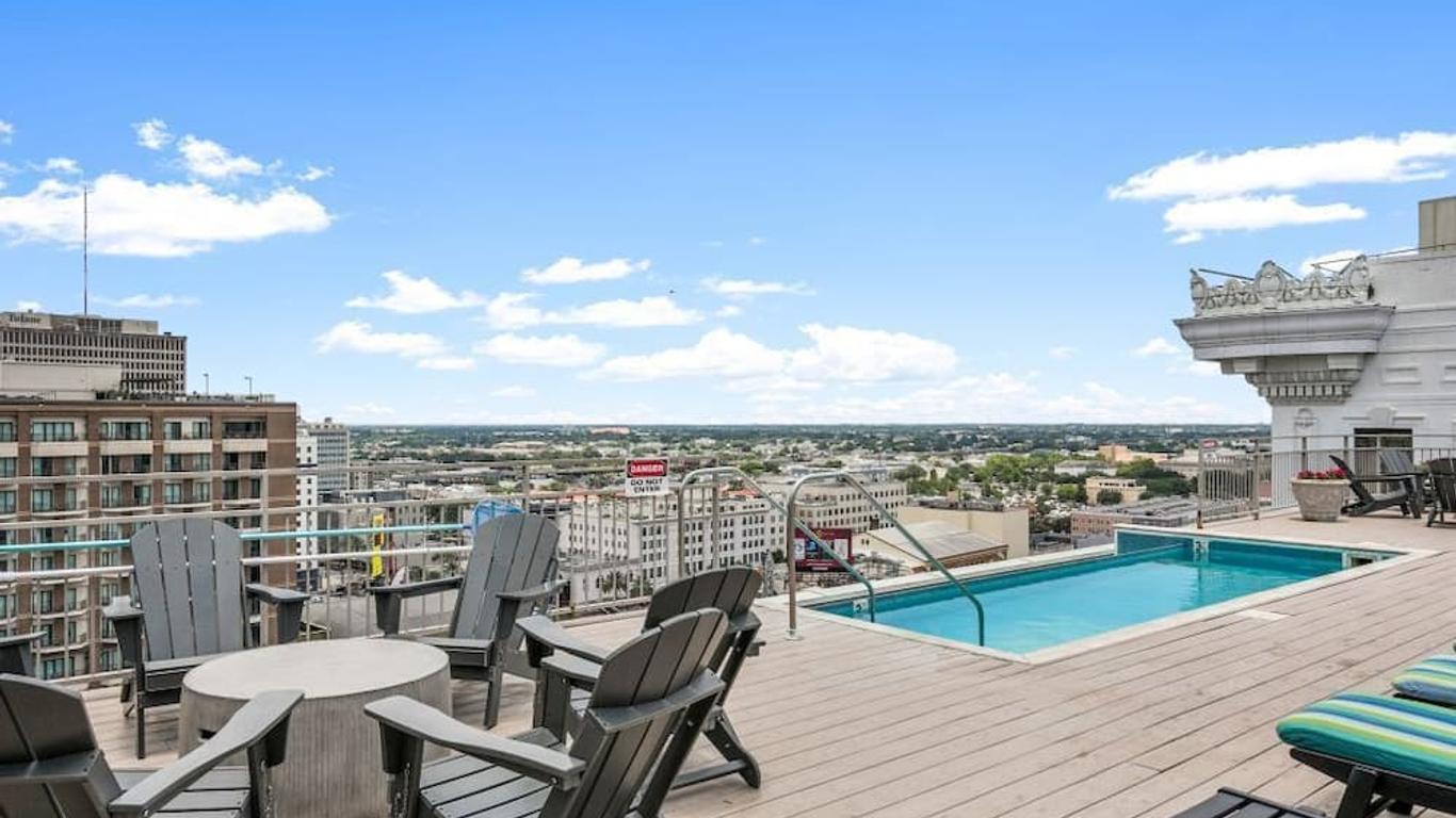 Spacious Modern Condos near French Quarter