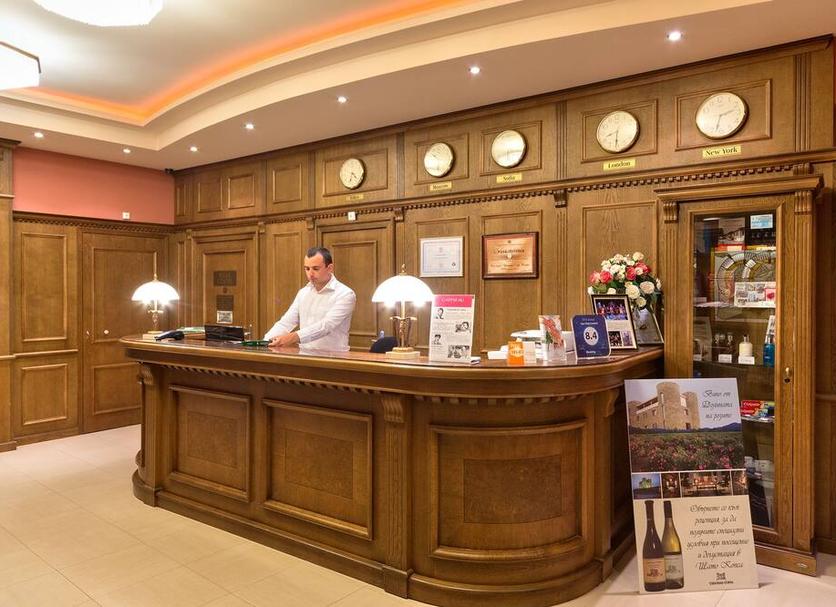 Front desk Photo