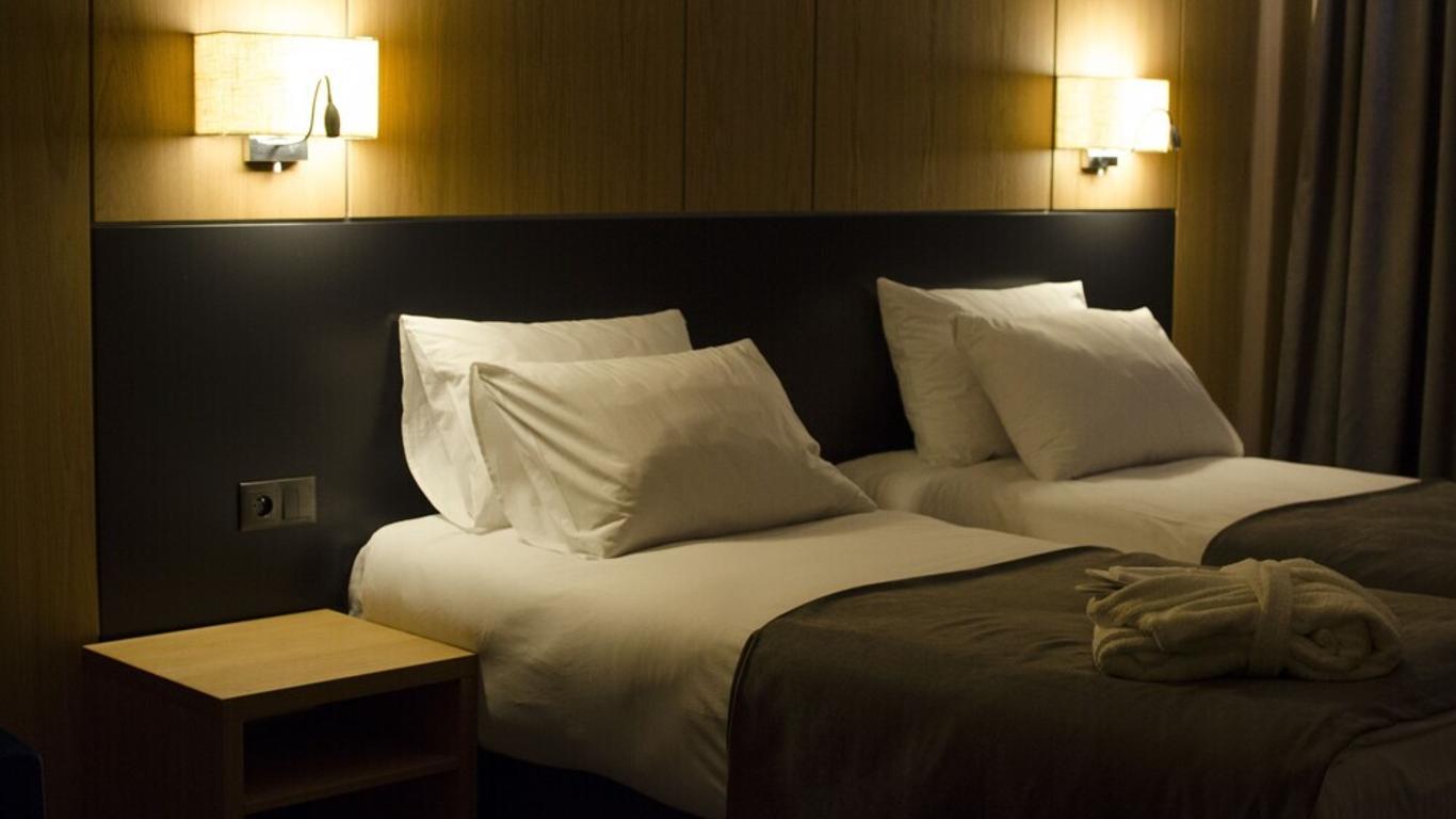 Azza Hotel&restaurant - Self Chek-In