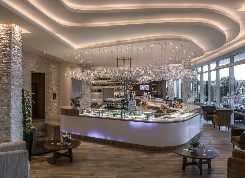 Amadria Park Ivan in Šibenik: elegant hotel lobby with illuminated bar, chandeliers and lounge seating