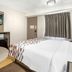 Red Roof Inn Tinton Falls-Jersey Shore room with bed, TV, microwave, mini fridge and window curtain