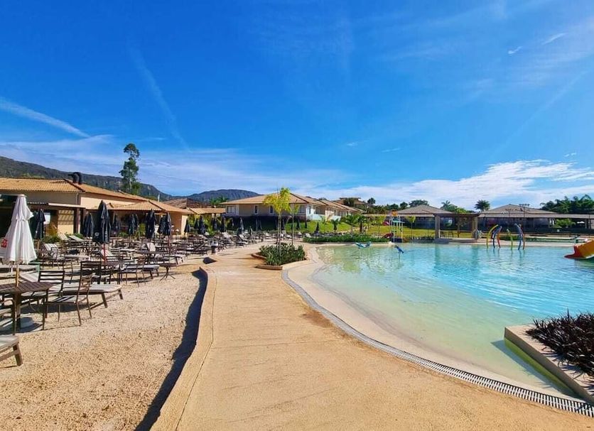 Santíssimo Resort in Tiradentes: outdoor pool with loungers, umbrellas and waterslide