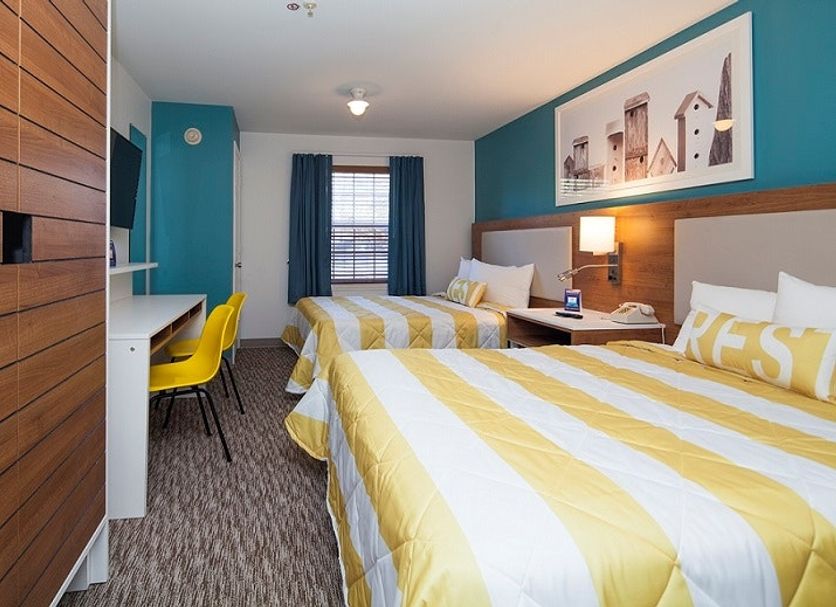 Uptown Suites Extended Stay Charlotte Nc - Concord guest room with two beds and yellow accents