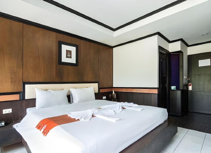 Season Palace Hua Hin guest room with king bed and wood-paneled accent wall