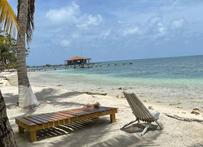tobacco resort Lodge at Caye Dreaming of a Budget Version