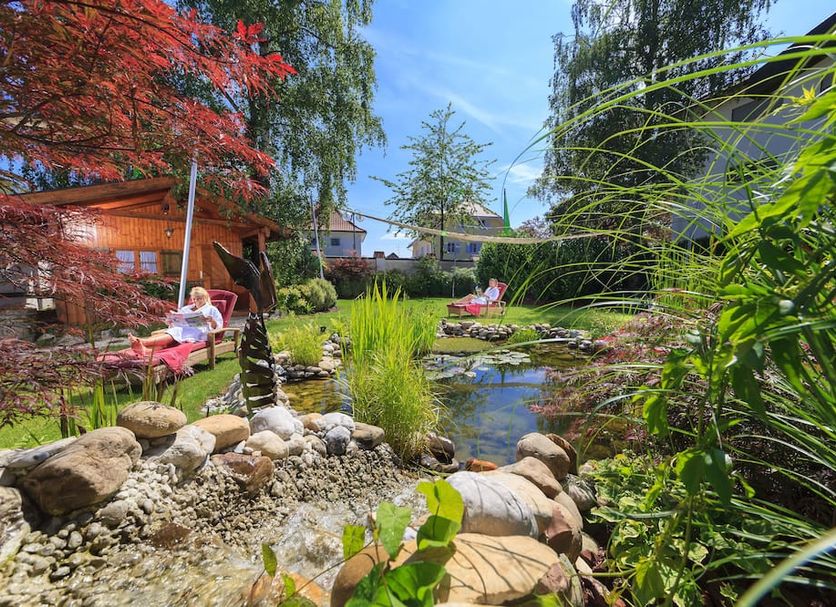 Kneipp- und Wellvitalhotel Edelweiss in Bad Woerishofen with garden pond and lounge chairs