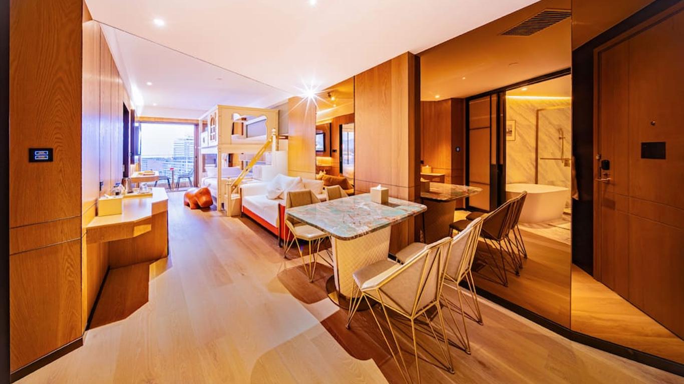 Yoho Treasure Island Hotel