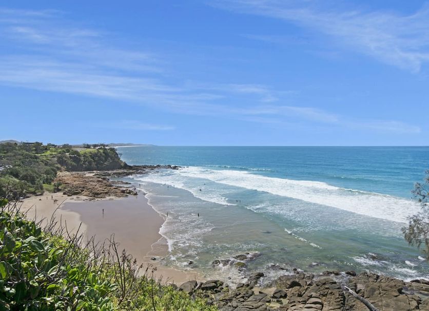 Pandanus Coolum Beach in Coolum Beach overlooking a sandy beach and ocean waves