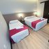 Hotel Arco Do Sol room in Balneário Camboriú with two beds and desk