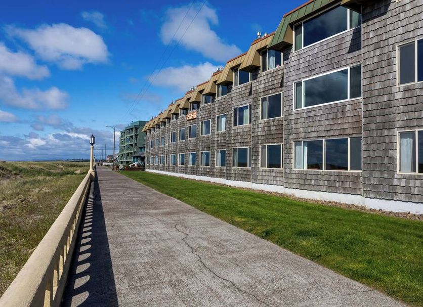Ebb Tide Oceanfront Inn in Seaside, exterior boardwalk path beside the oceanfront hotel