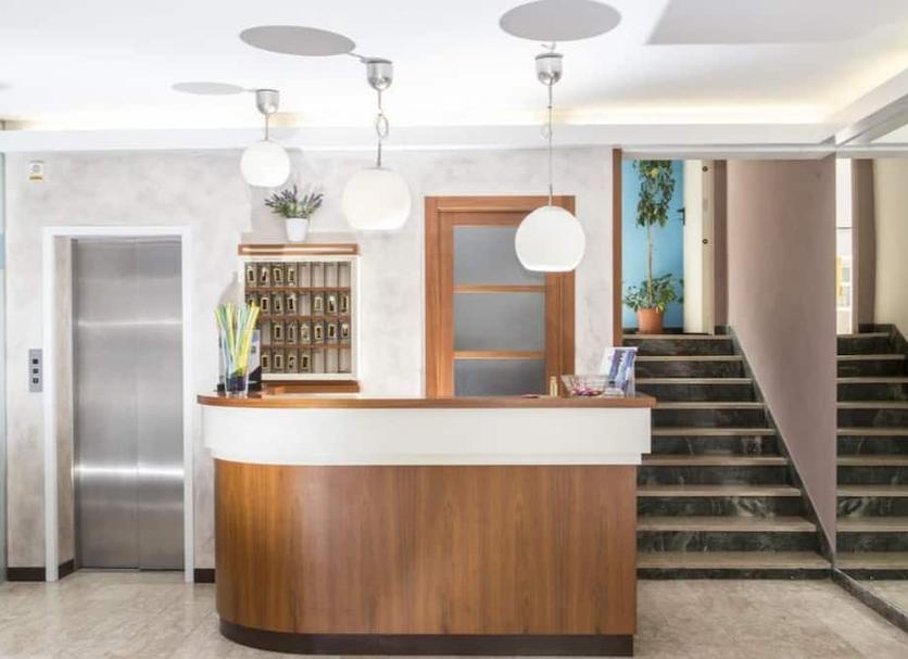 Front desk Photo
