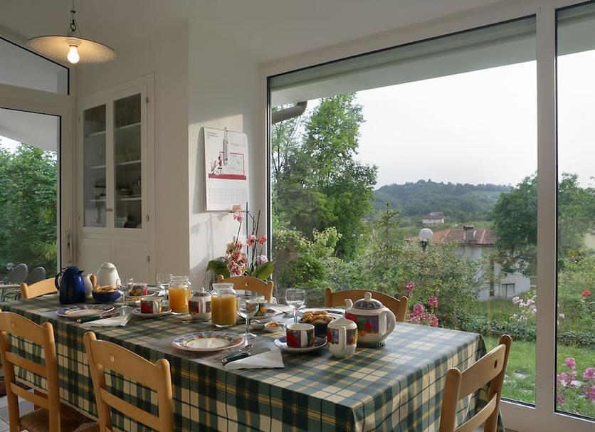 Dining room Photo