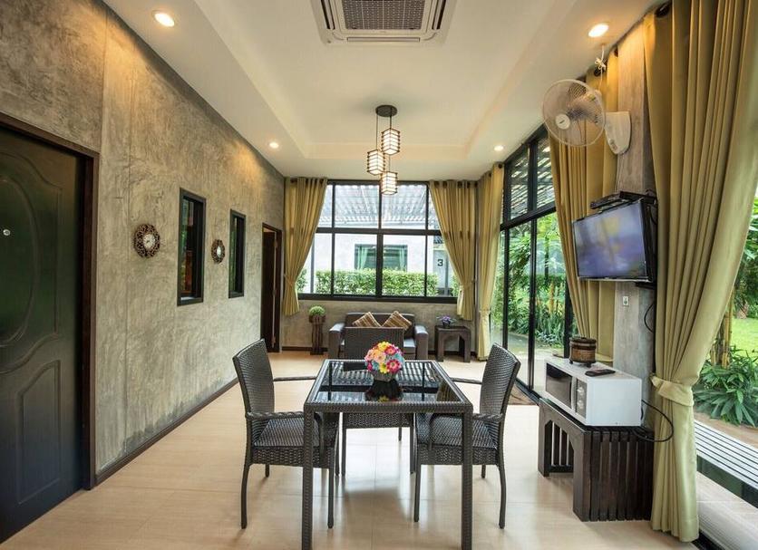Dining room Photo