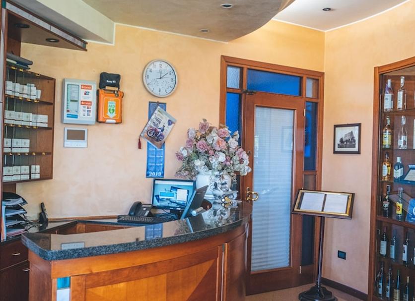 Front desk Photo