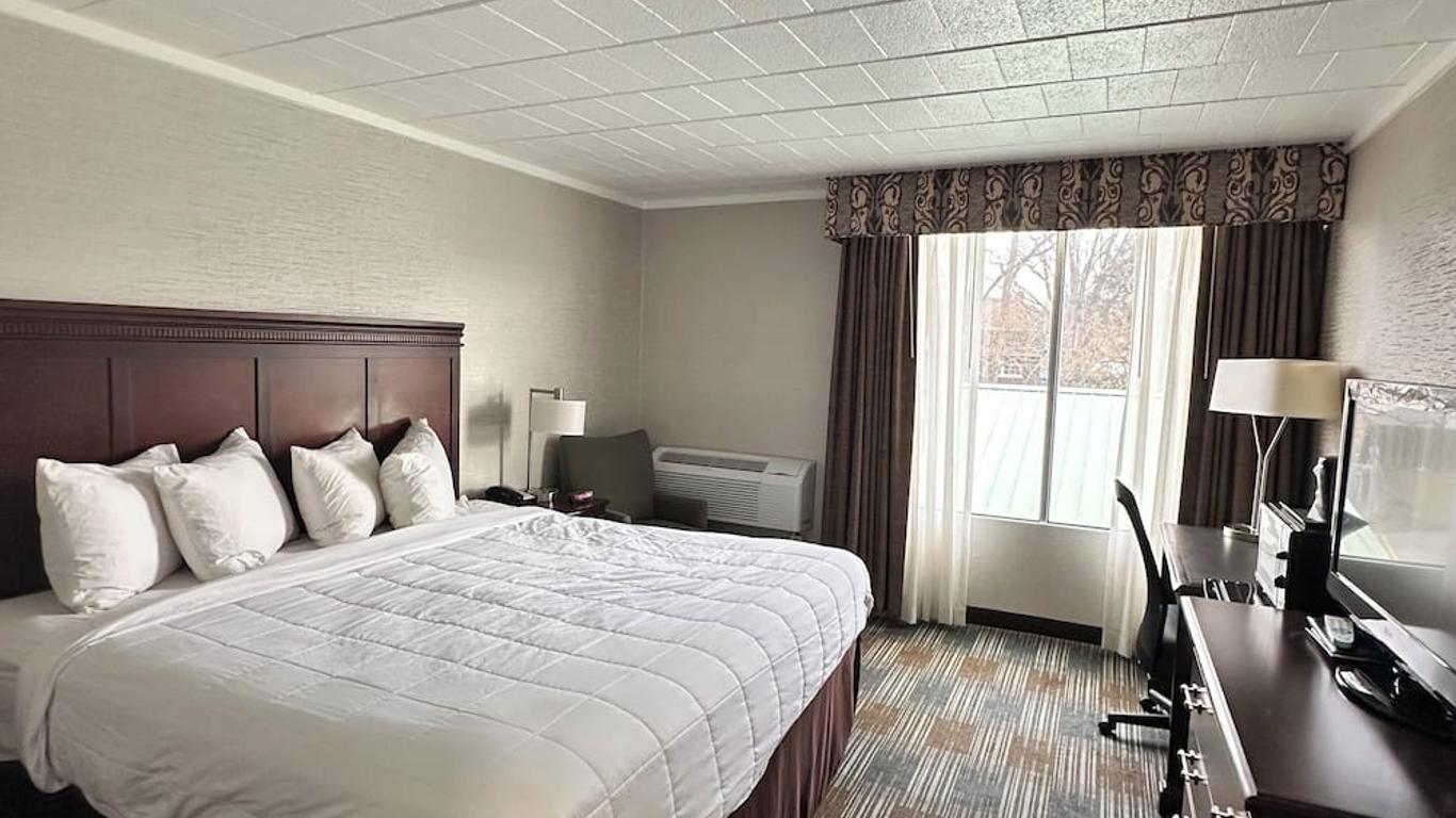 Finger Lakes Inn & Suites