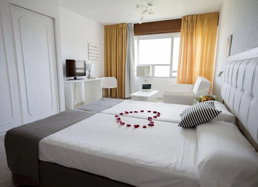 Bluesense Villajoyosa Resort room with twin bed, window seat and TV in Villajoyosa