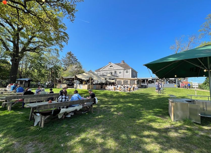 Bett4-you Pinneberg - Prisdorf in Pinneberg with outdoor seating and a garden terrace