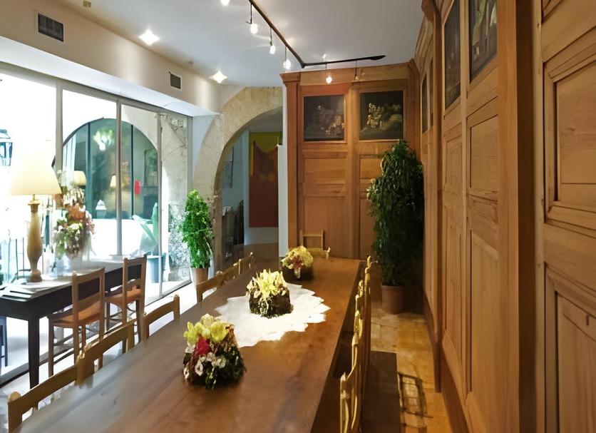 Dining room Photo
