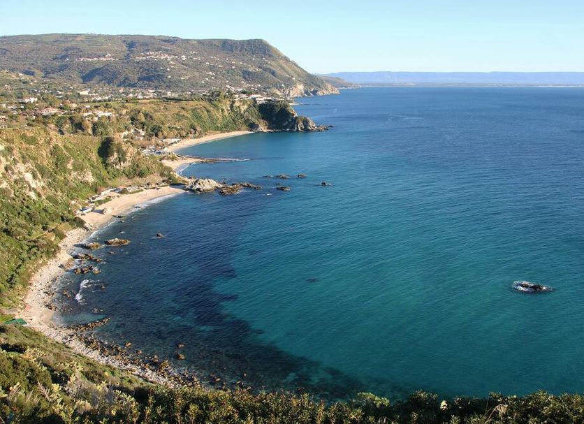 Hotel L'Ancora in Capo Vaticano with panoramic sea views over a rocky coastline