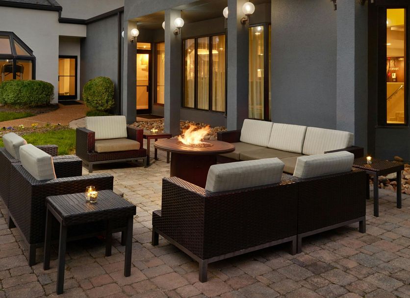 Courtyard by Marriott Nashville Brentwood courtyard with outdoor seating around a fire pit in Brentwood