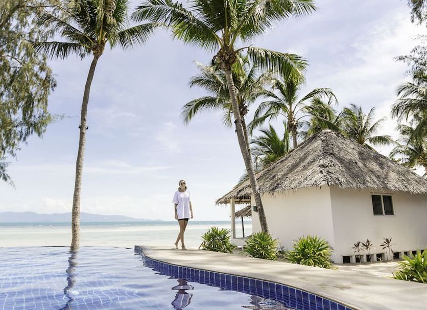 Sarana Bungalows in Ko Pha Ngan with beachfront infinity pool, palm trees, and ocean view