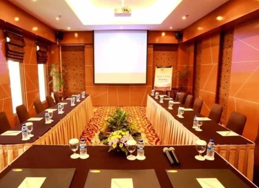Ros-In Hotel Yogyakarta meeting room with U-shaped conference table and projector screen in Yogyakarta