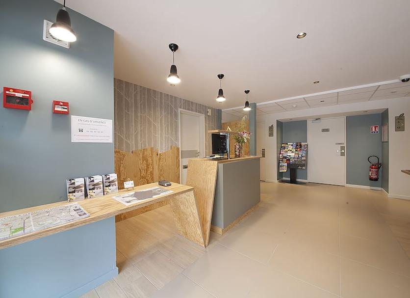 Front desk Photo