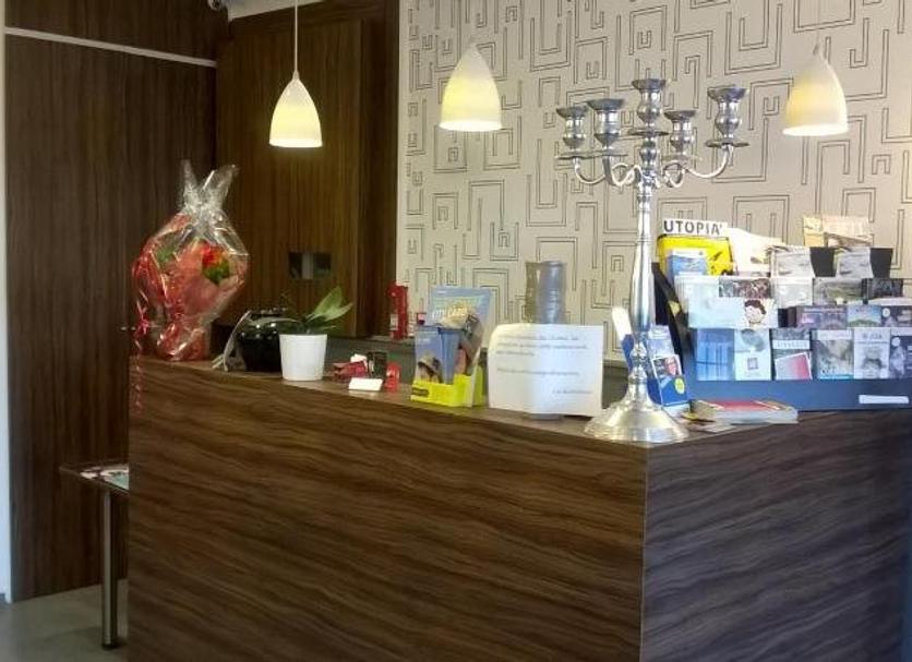 Front desk Photo