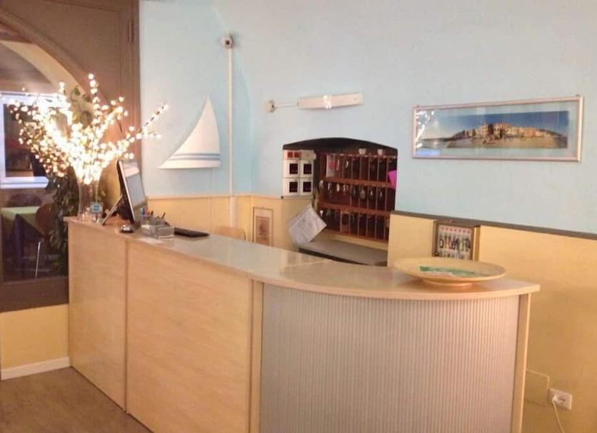 Front desk Photo