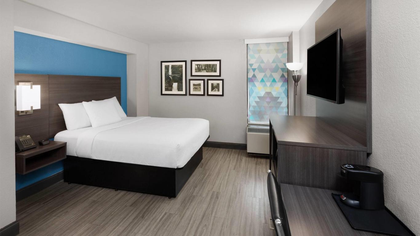 La Quinta Inn & Suites by Wyndham Houston Stafford Sugarland