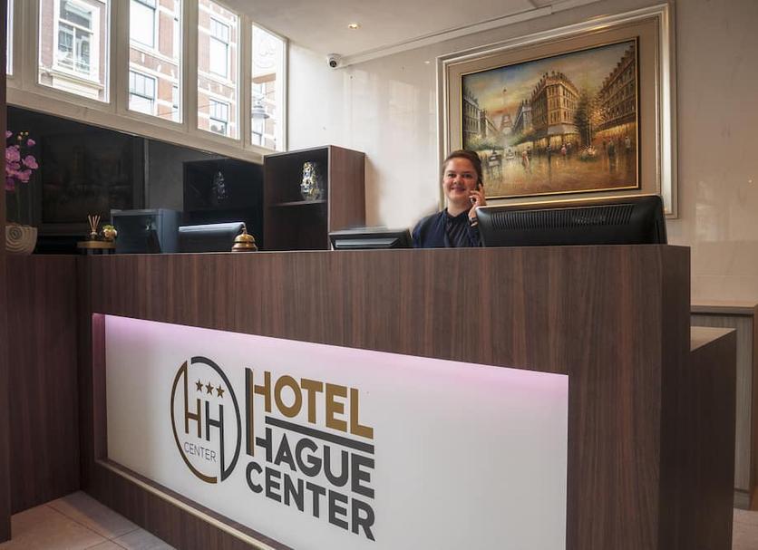 Front desk Photo