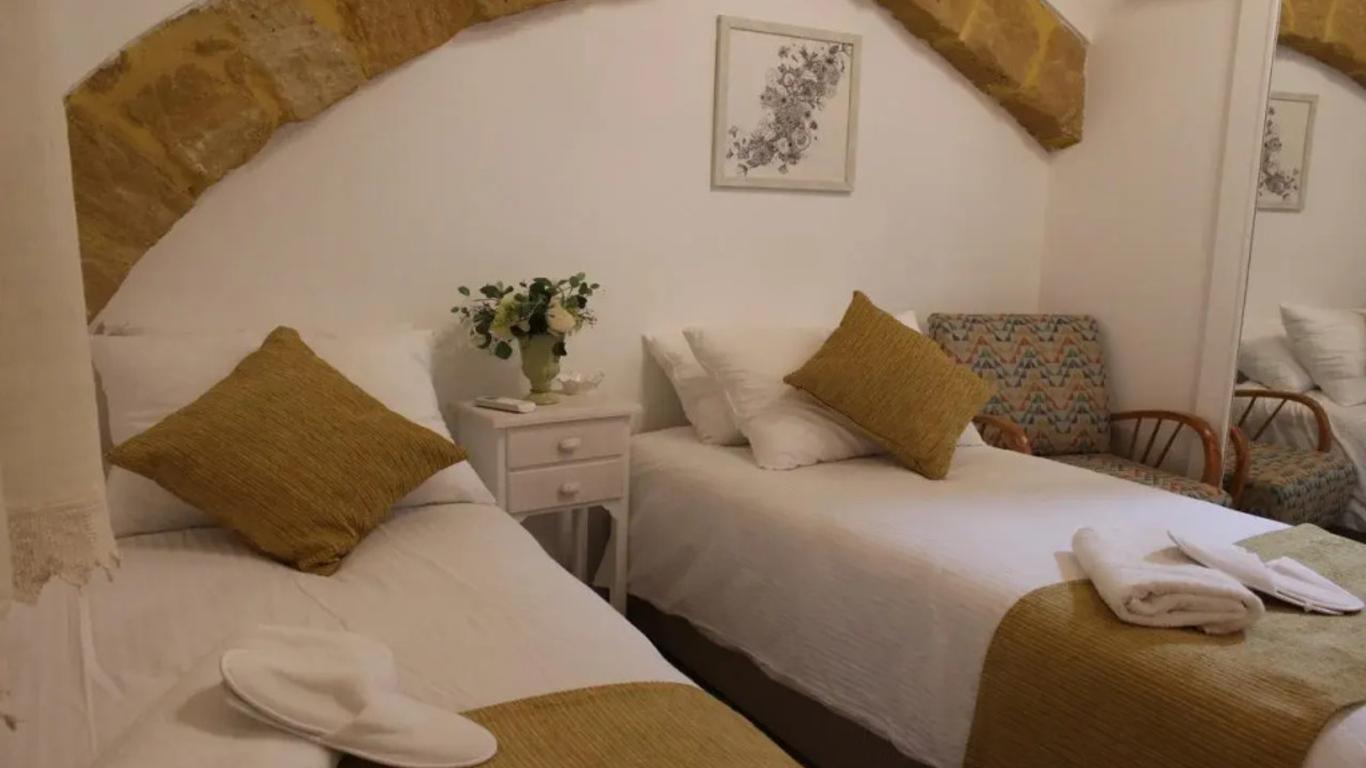 Pedieos Guest House