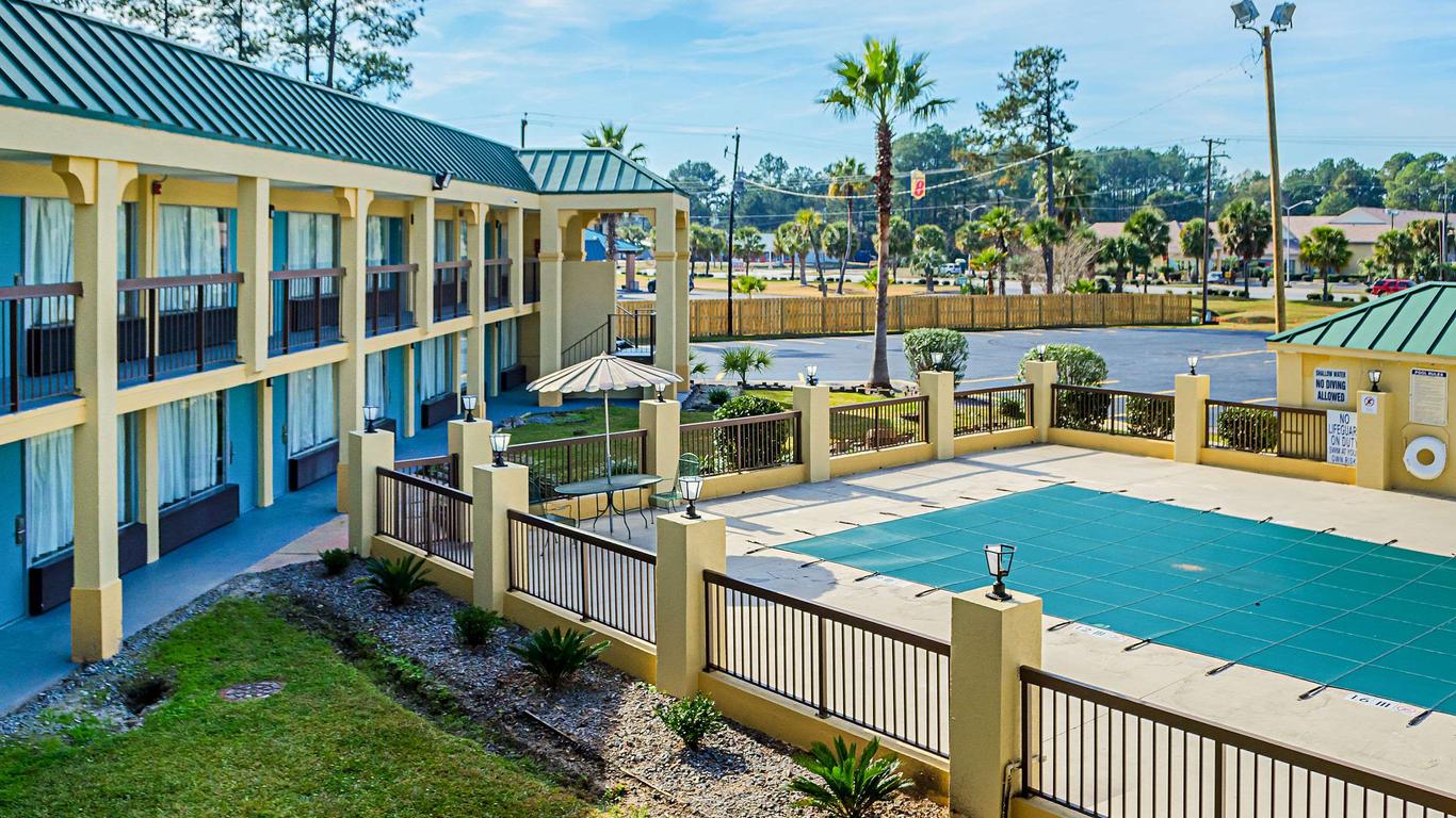 Econo Lodge Inn & Suites Hardeeville-I-95