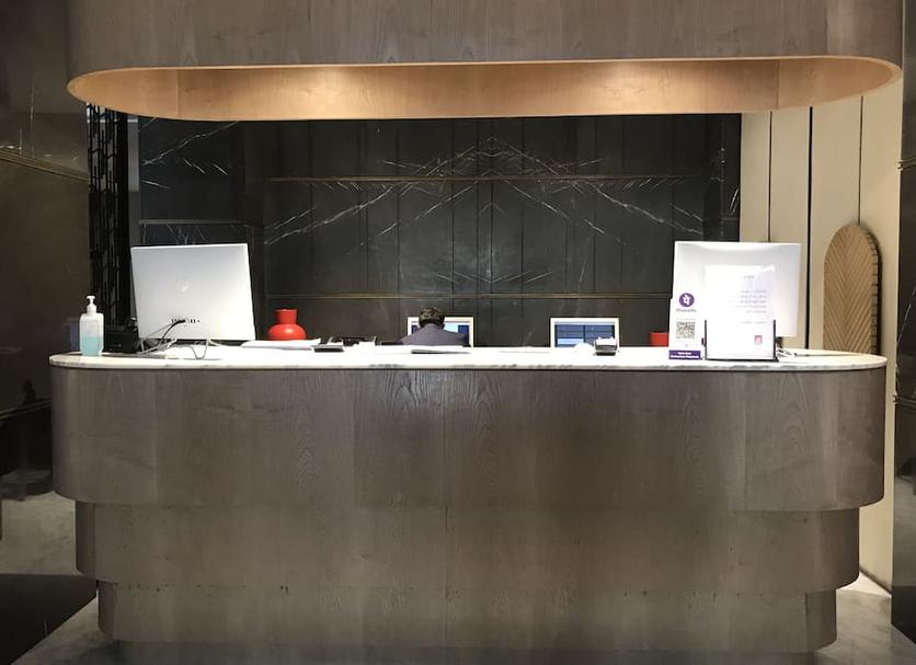 Front desk Photo