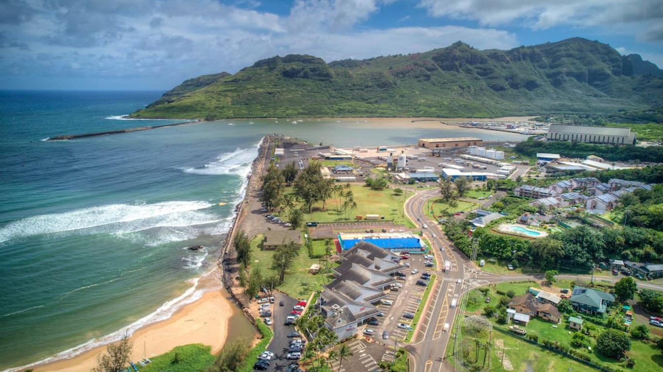 Banyan Harbor Resort #c-33 - Walk to Beach, Wifi, AC, Pool, Parking, Laundry